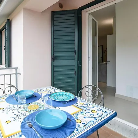 Lägenhet 1 Bedroom Stunning Apartment In Ameglia Ameglia