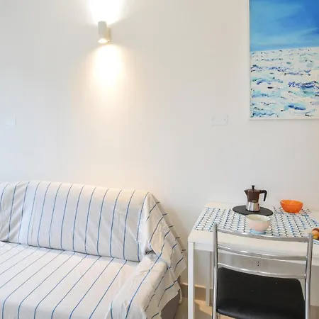 1 Bedroom Stunning Apartment In Ameglia Lägenhet Ameglia