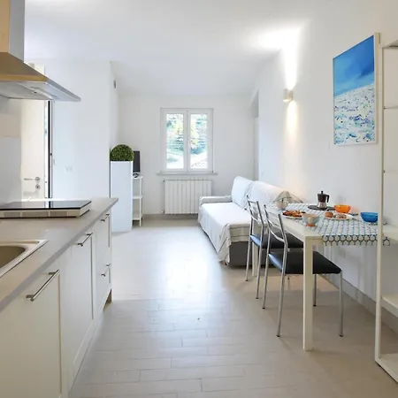1 Bedroom Stunning Apartment In Ameglia Lägenhet Ameglia
