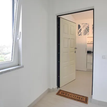 1 Bedroom Stunning Apartment In Ameglia Ameglia