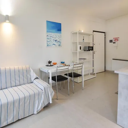 1 Bedroom Stunning Apartment In Ameglia Appartement *